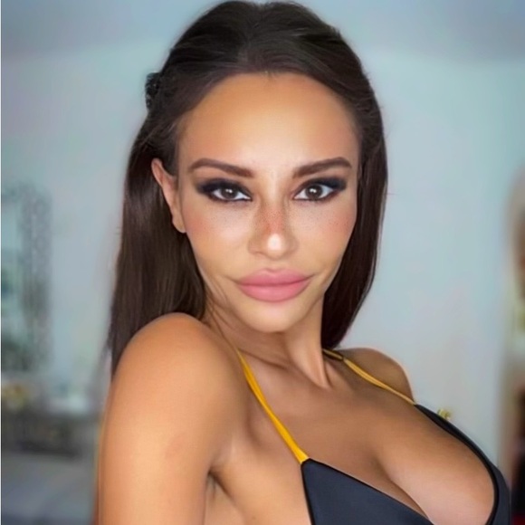 Meet your Posher, Jennifer - Picture 1 of 1